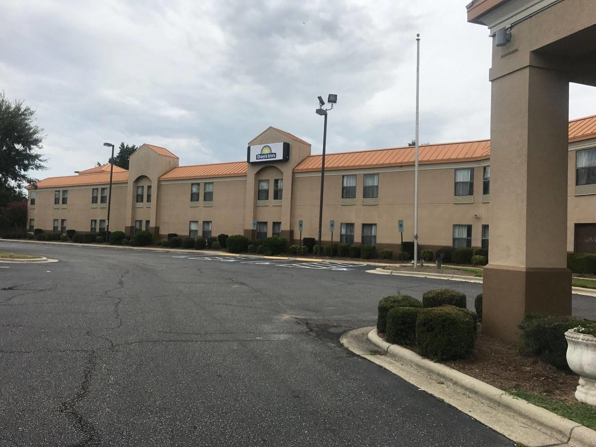 Country Inn & Suites By Radisson, Dunn, Nc Esterno foto